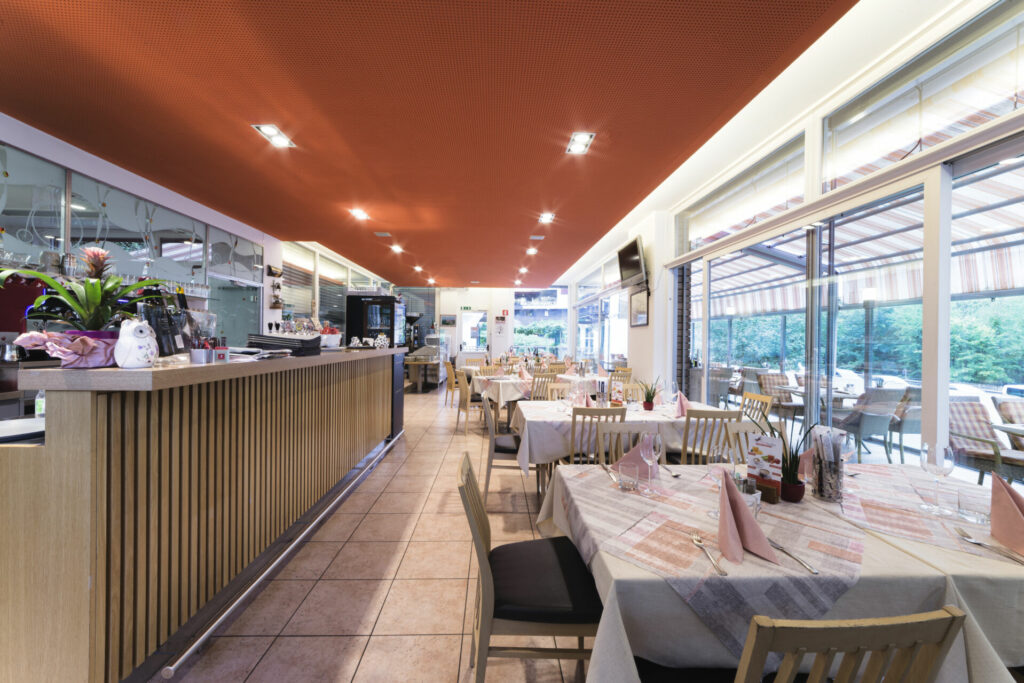 ristorante a bolzano pizzeria a bolzano_DSC2678 Ristorante Pizzeria a Bolzano svg+xml;charset=utf