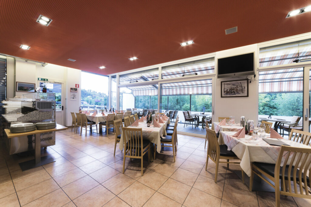 ristorante a bolzano pizzeria a bolzano_DSC2681 Ristorante Pizzeria a Bolzano svg+xml;charset=utf